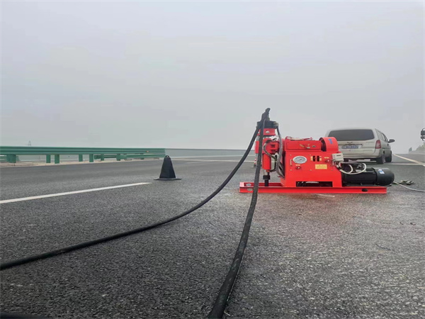 新乐马路路基路面开裂下沉注浆加固灌浆