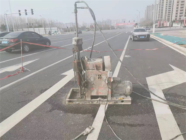 新乐公路路面下沉沉降开裂注浆加固施工